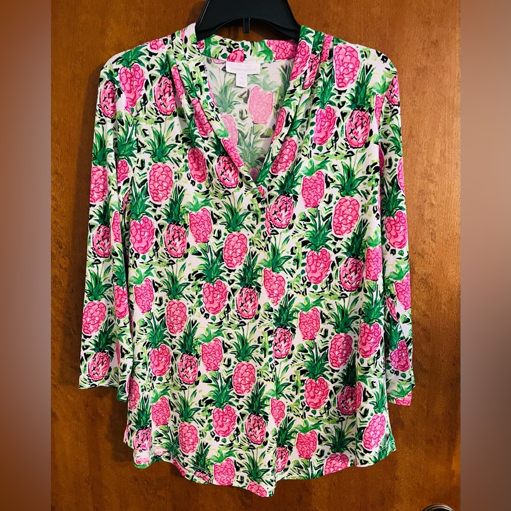 Charter Club NWOT Floral V Neck Pullover Top in Size Medium.